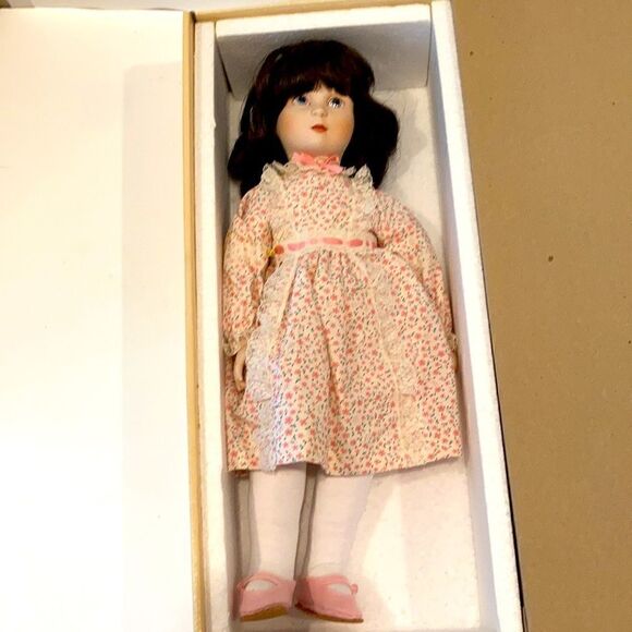 The KEZI Doll Collection GORHAM Musical Doll 1984 - Picture 4 of 14